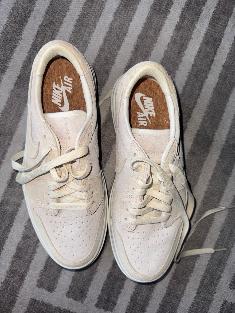 Nike women’s platform Air Jordan - Picture 2 of 5